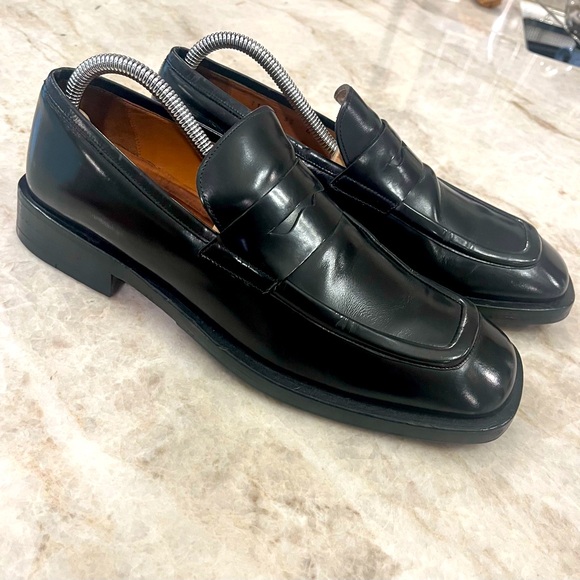 Gucci Black Leather Loafers Sleek Slip-On Design - Picture 1 of 6